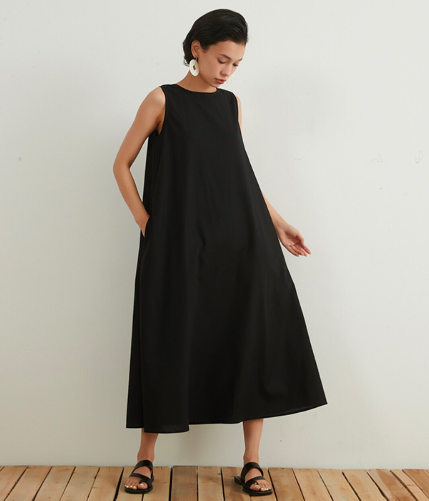 [On One’s Own]  Linen back fold ops / black