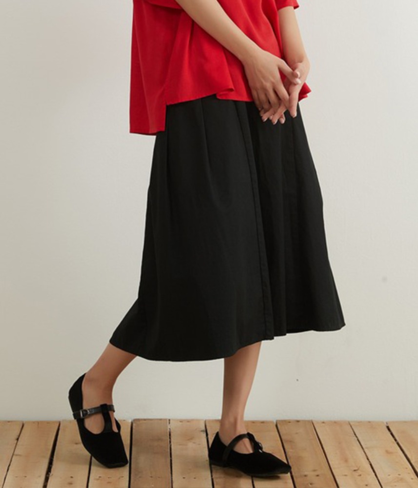[On One’s Own]  pocket cotton skirt / black