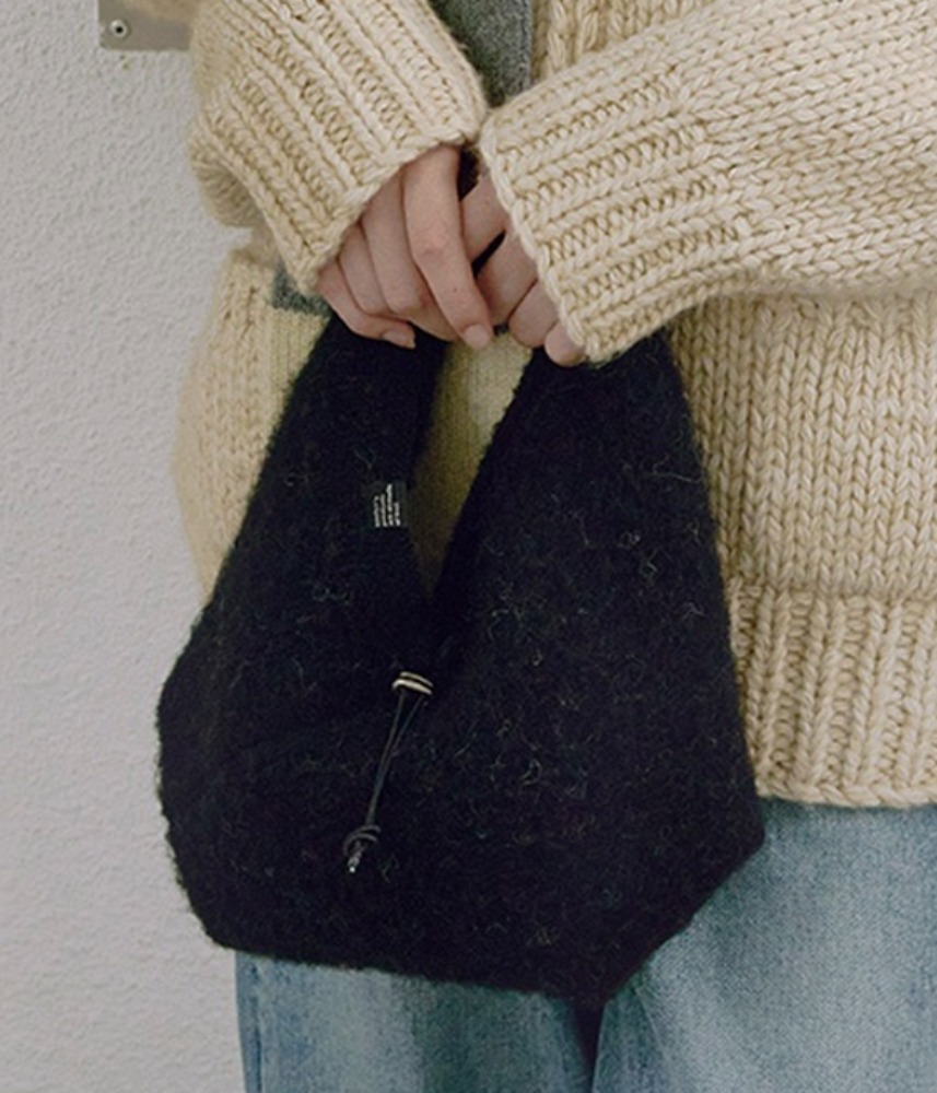 [KNITLY] Brushed Alpaca Knit Mini Bag (Black)